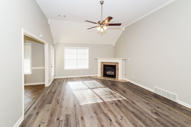 Foto del edificio - 1303 Chatman Way