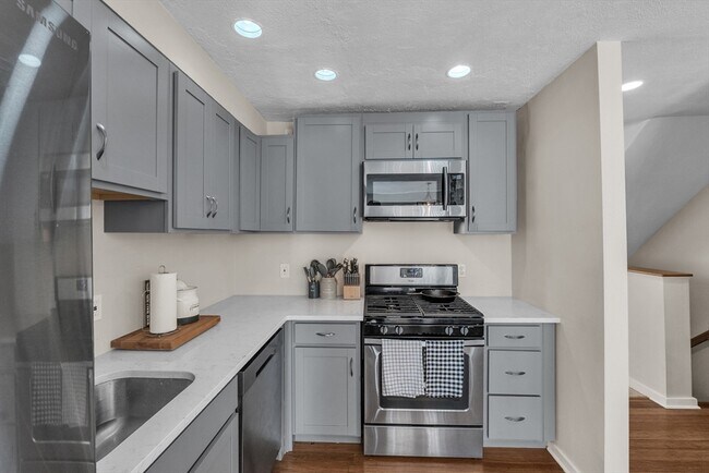 Building Photo - 18 Merlin Ct