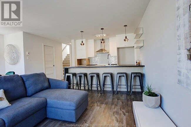 Building Photo - 412 Seguin