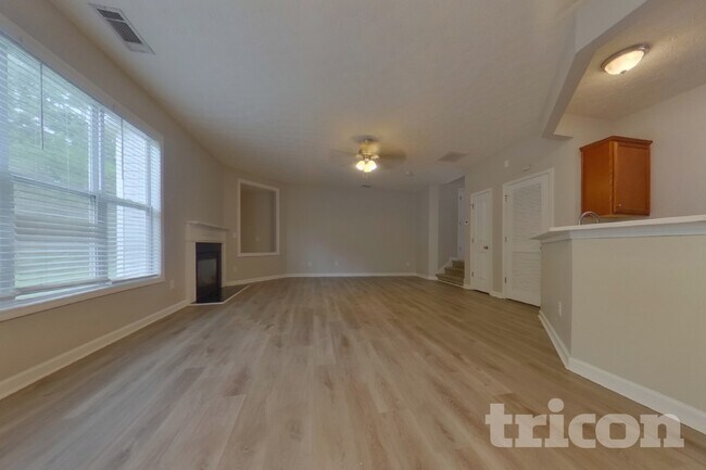 Foto del edificio - 8129 Brookbend Dr