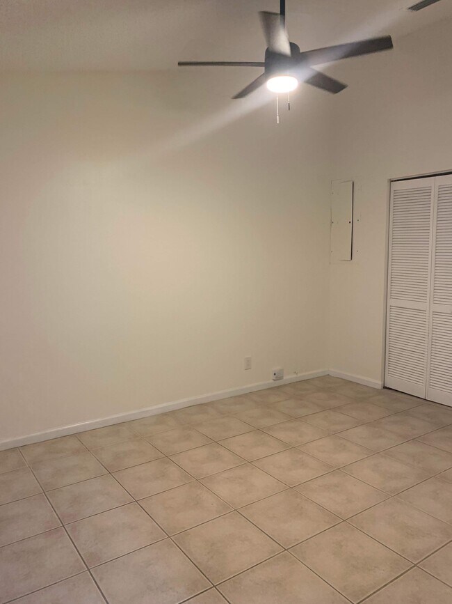 Building Photo - 1325 Periwinkle Pl