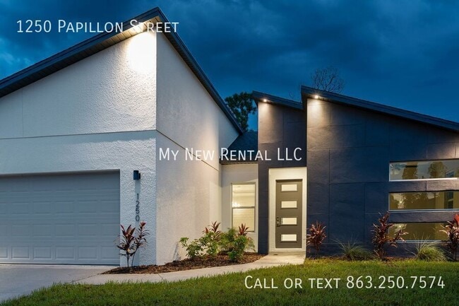 Building Photo - 1250 Papillon St