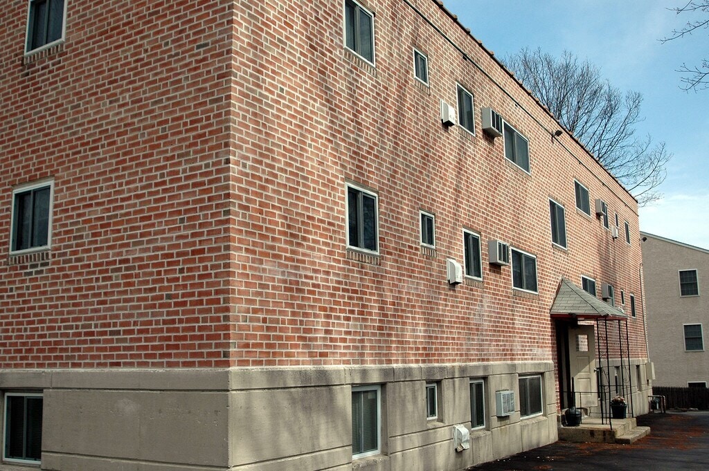 Building Photo - Larchmont Terrace