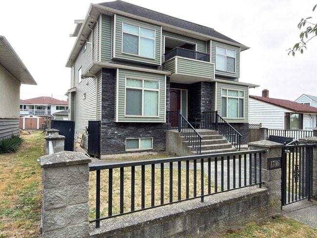 Building Photo - 1736 Nassau Dr