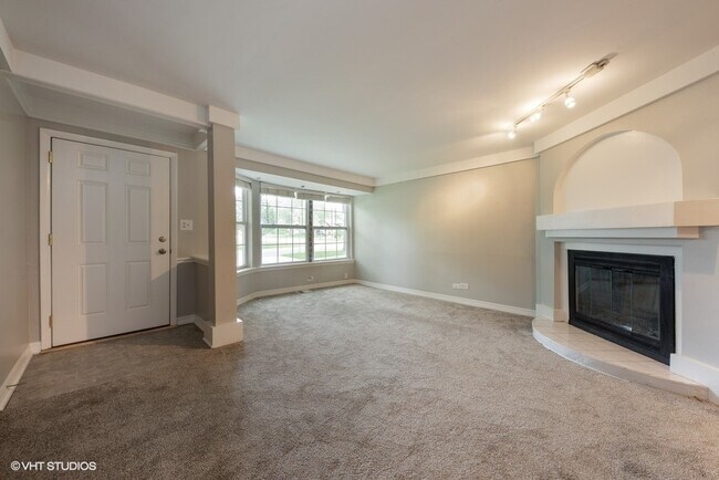 Foto del edificio - 631 Duxbury Ln