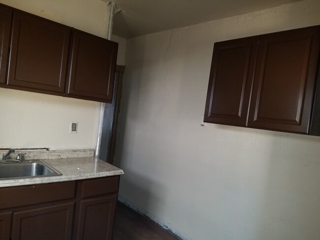Building Photo - 500 N Jordan St