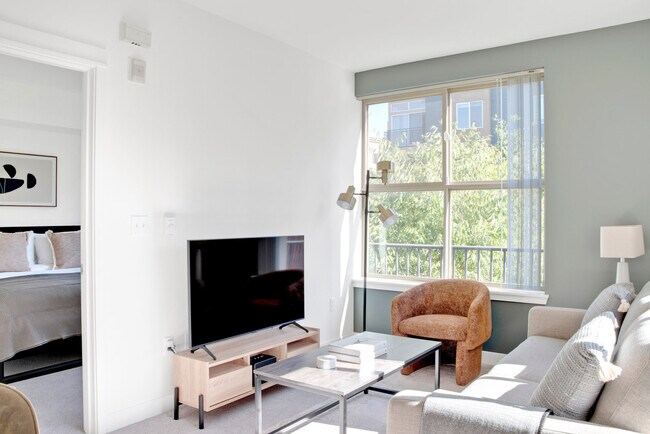 Building Photo - 11000 NE 10th St