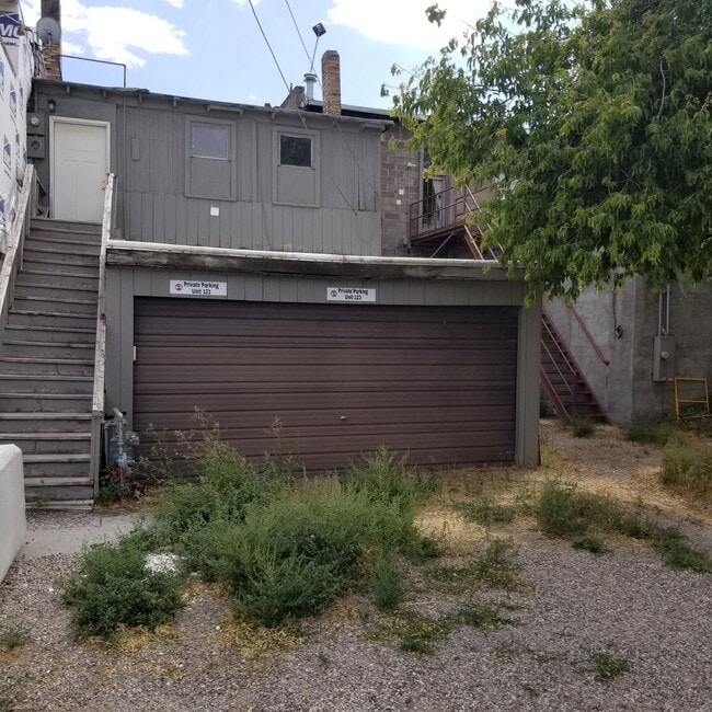 Building Photo - Spacious 2 bed 1 bath apartment on Main st...