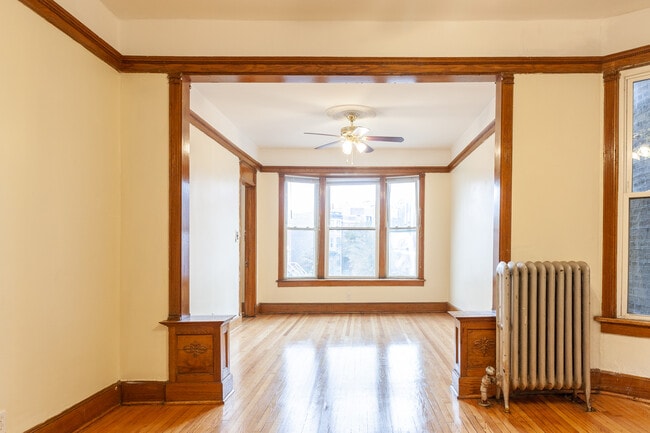 Building Photo - 3326 N Clark St