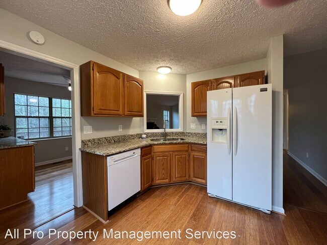 Foto del edificio - 4 br, 3 bath House - 670 Emerald Ave
