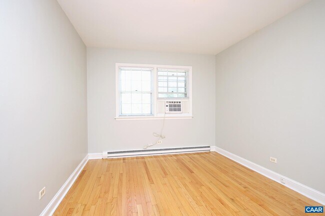 Building Photo - 2114 Ivy Rd