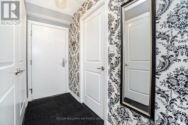 Photo du bâtiment - 2035-2035 Sheppard Ave E