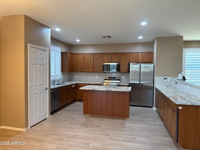 Foto del edificio - 6826 W Charter Oak Rd