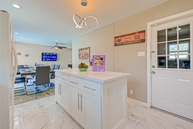 Foto del edificio - 5330 Hialeah Dr