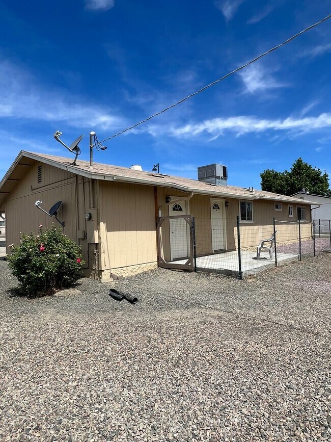 Building Photo - Charming 4 bedroom, 2 bathroom home in Pre...