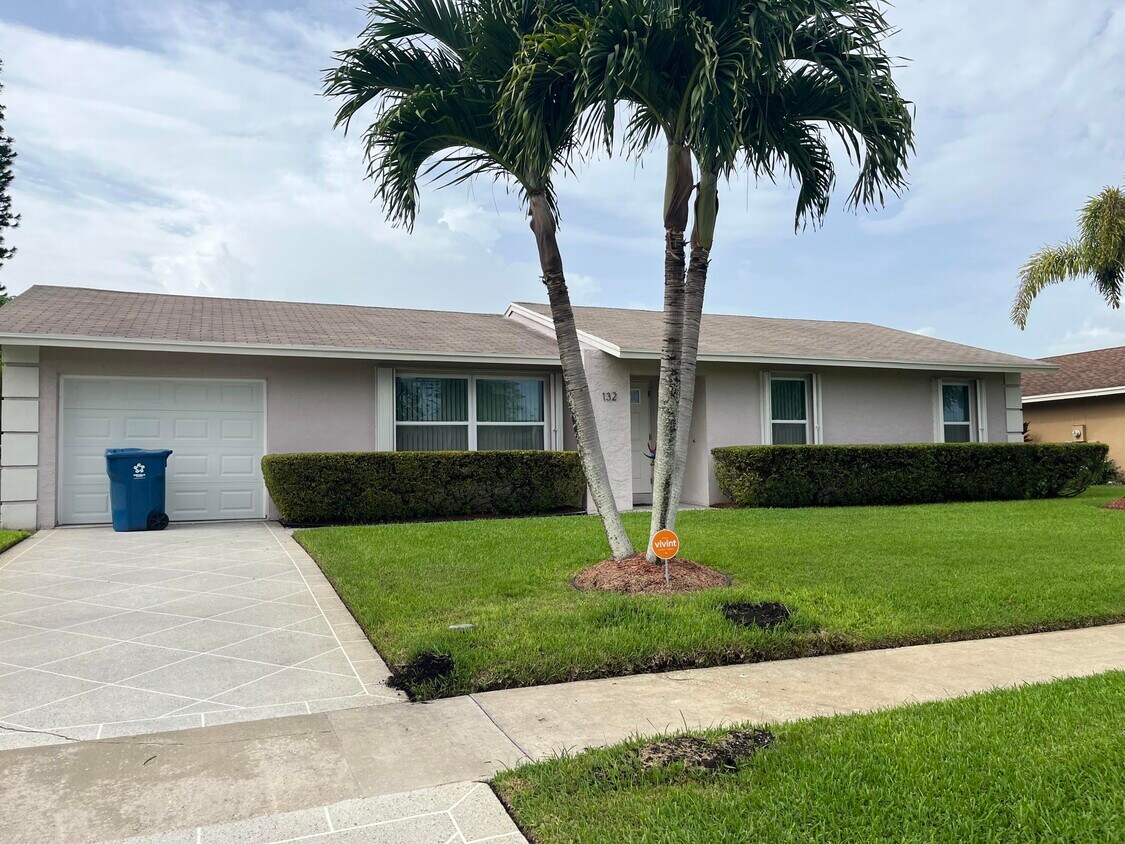 Foto principal - 132 Bobwhite Rd