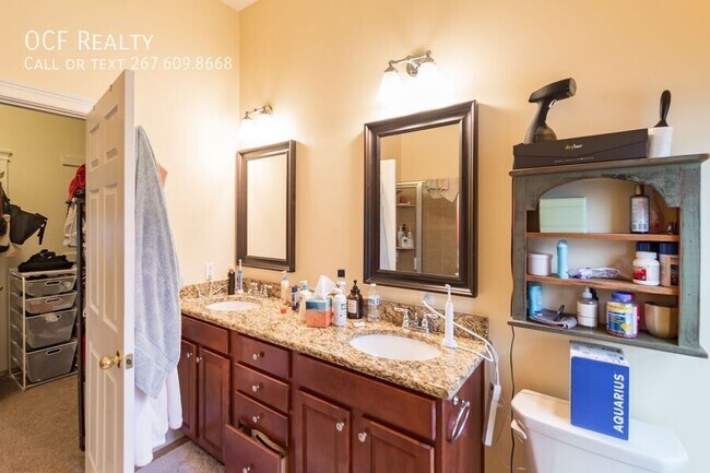 Building Photo - Large Four Bedroom Graduate Hospital Home ...