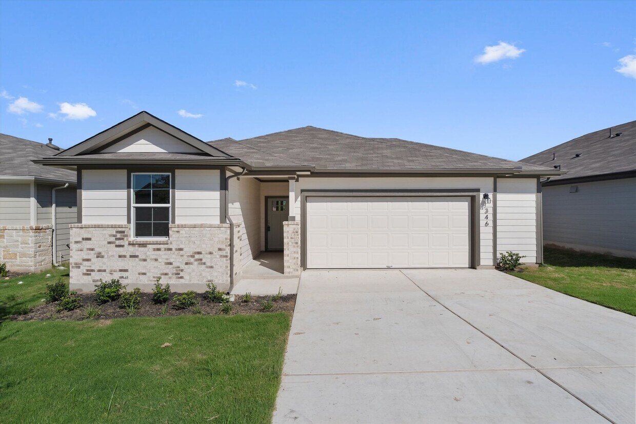 Foto principal - Brand New 4-Bedroom home in Kyle for Rent