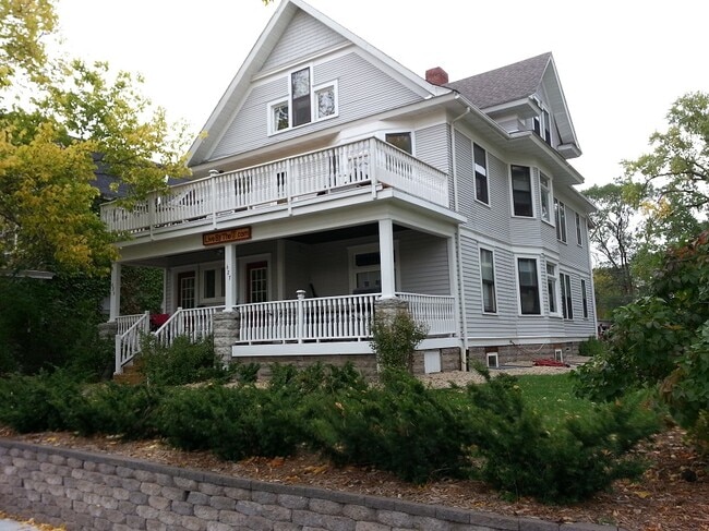 Building Photo - 627 Ontario St SE