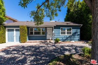 Building Photo - 5162 Lindley Ave