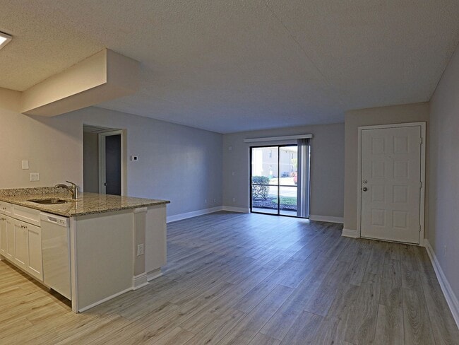 Foto del edificio - 5305 Summerlin Rd