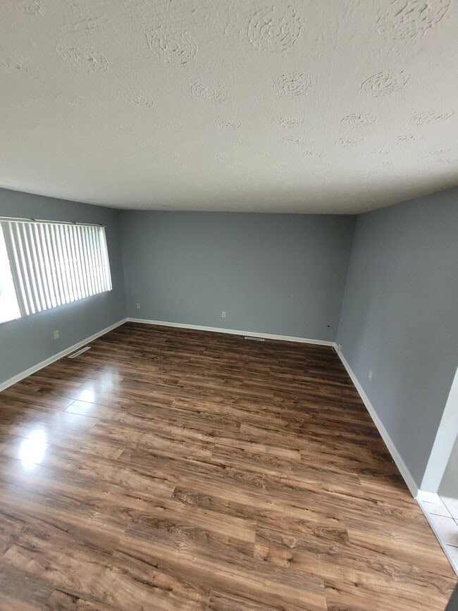 Building Photo - 4502 Paxton Dr S