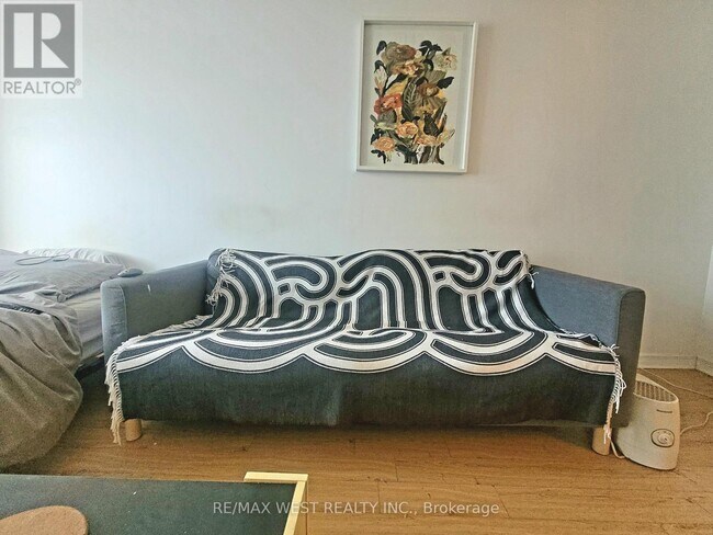 Photo du bâtiment - 60 Heintzman St