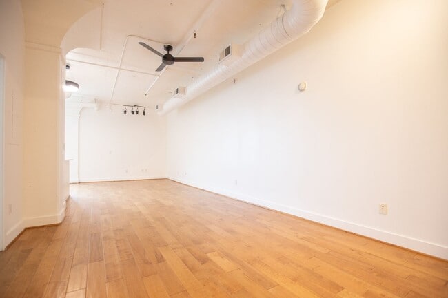 Foto del edificio - North Block Condo Available- Fully Remodeled Studio !