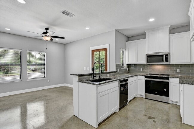 Building Photo - 1323 S 5th Ave