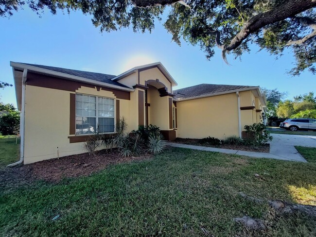 Building Photo - Beautiful 4 Bedroom, 4 Bathroom Home in Da...