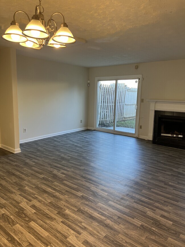 Foto del edificio - 2392 Cove Rd