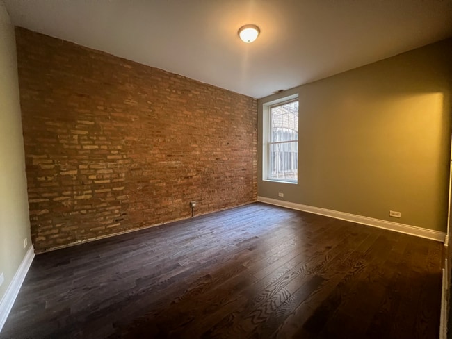 Building Photo - 5721 S Prairie Ave