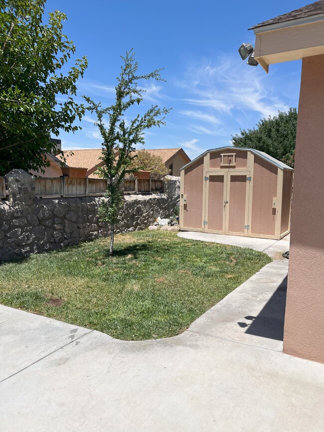 Building Photo - 2302 La Paloma Dr