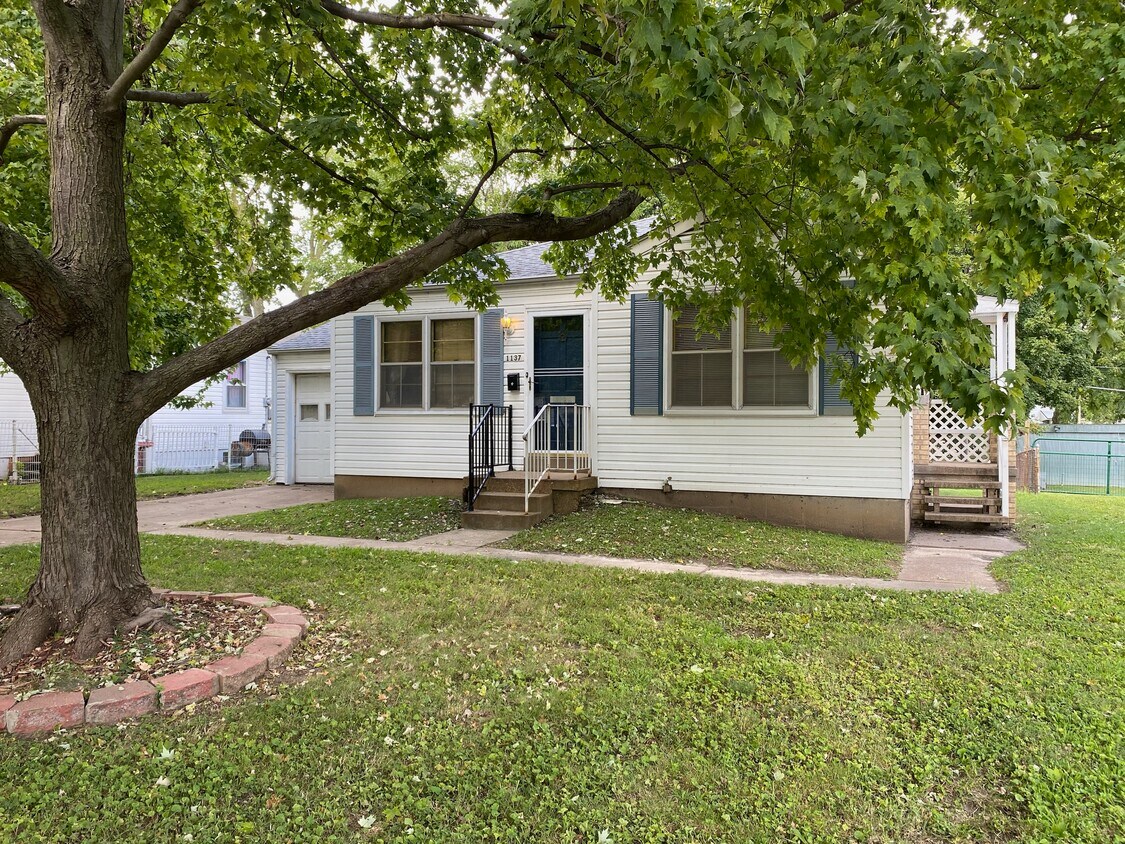 Primary Photo - 1137 Charbonier Rd