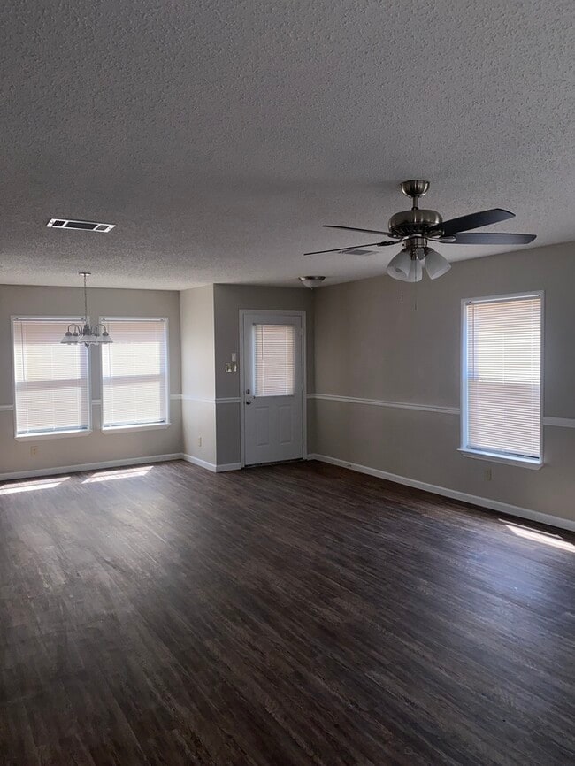 Building Photo - 6103 Walnut Mill Dr. San Antonio TX 78244