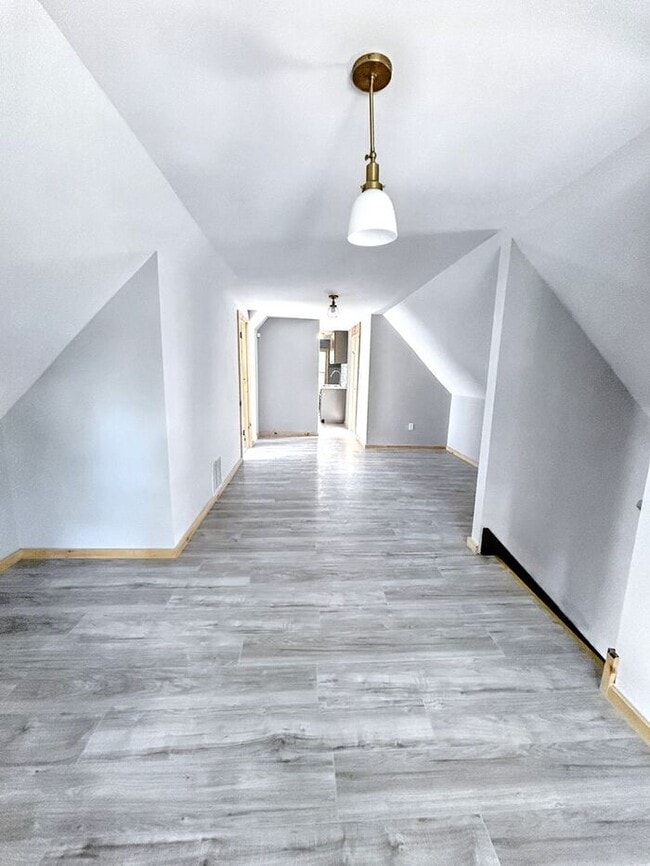 Building Photo - Cozy 1 Bed & 1 Bath Apartment in Cleveland...