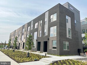 Building Photo - 3011 Schirra Dr