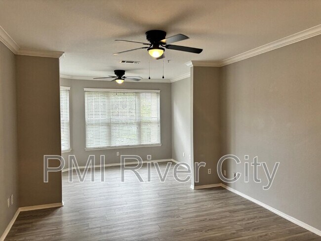 Foto del edificio - 13810 Sutton Park Dr N