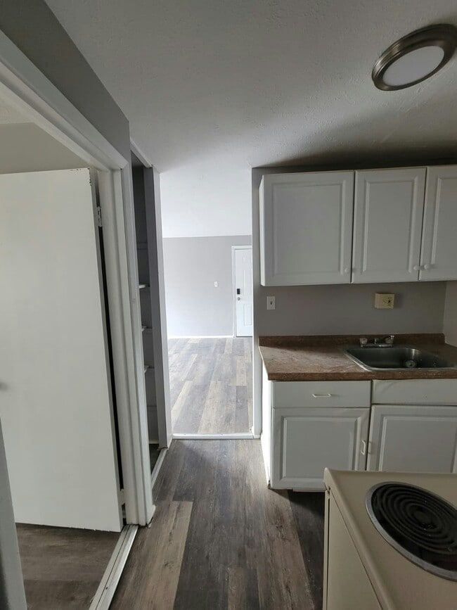 Building Photo - 13430 Euclid Ave