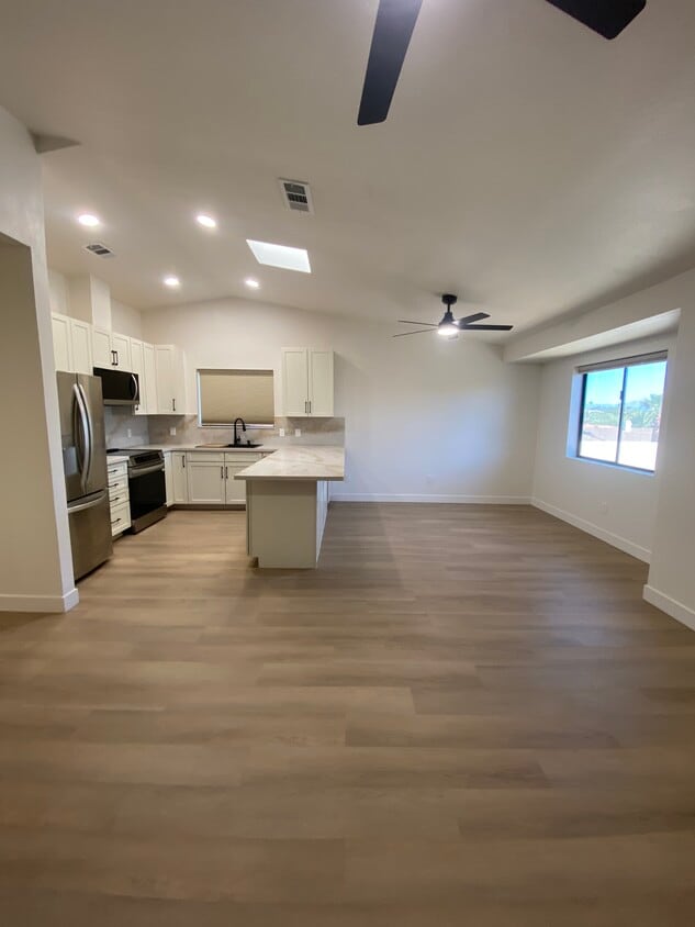 Primary Photo - 14053 N Edgeworth Dr