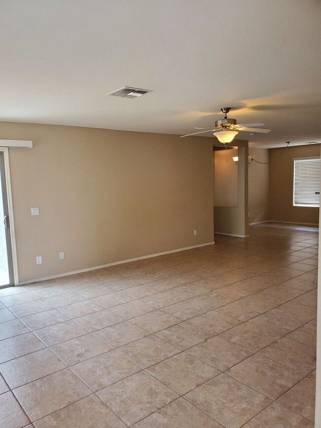 Building Photo - 3 Bedroom 2 Bathroom with an Office in Buc...