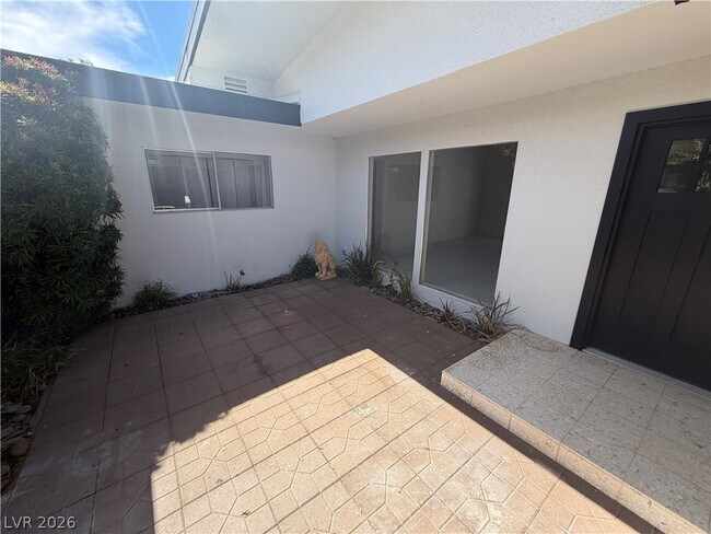 Foto del edificio - 3833 S Eastern Ave