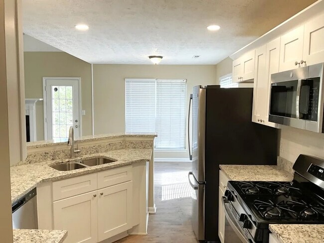 Building Photo - 553 Horseshoe Cir