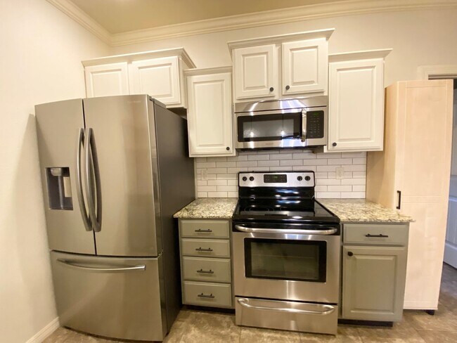 Building Photo - Three Bedroom Home- Available in Fayettevi...