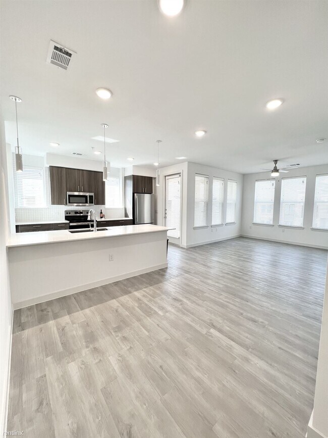 Foto del edificio - 1 br, 1 bath Condo - 3227 S Interstate 35