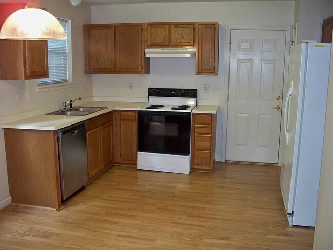 Building Photo - 104 Yonce Ct