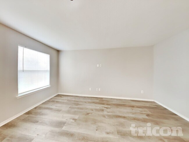 Foto del edificio - 2910 Candleside Dr