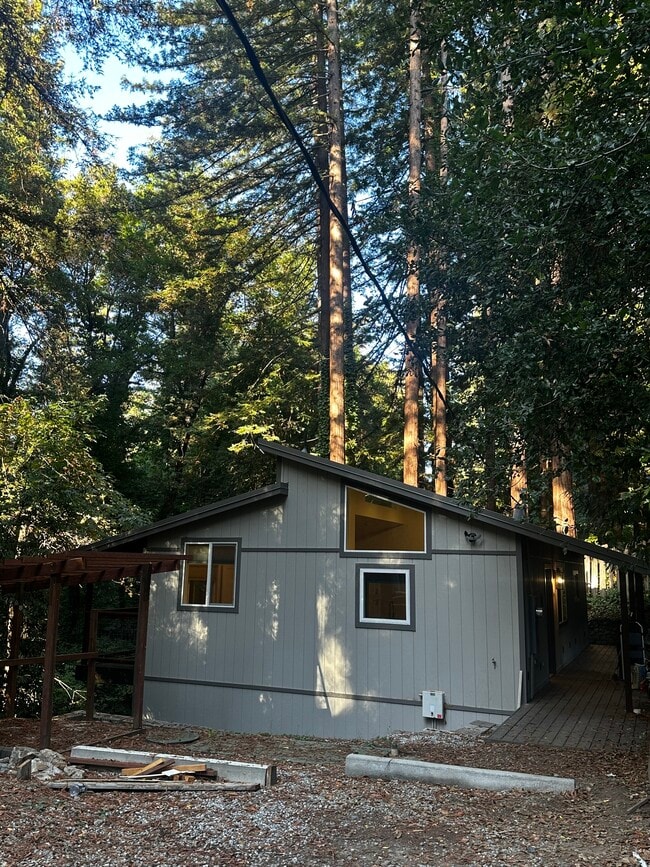 Foto del edificio - 206 Sequoia Rd