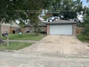 Building Photo - 10311 Towneview Dr