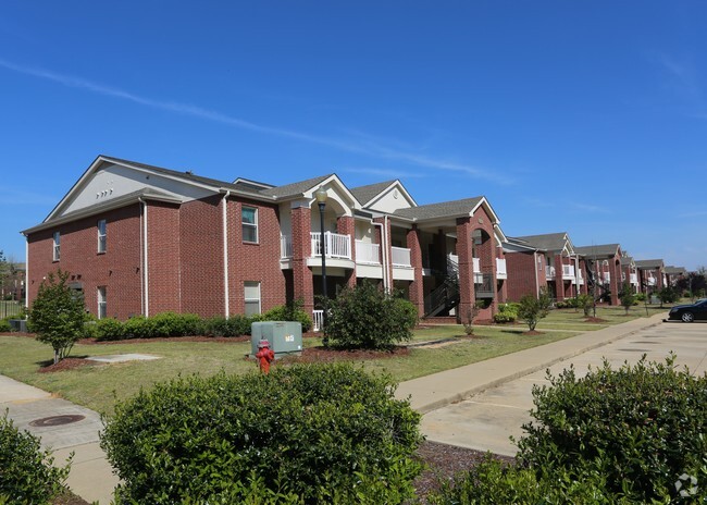 Building Photo - The Greens at Tuscaloosa I/II